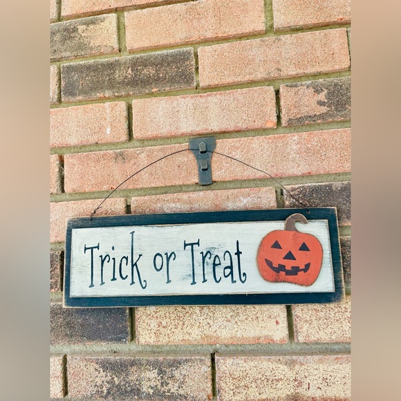 *Trick or Treat Layered Sign w/Jack O Lantern - Picture 5 of 10